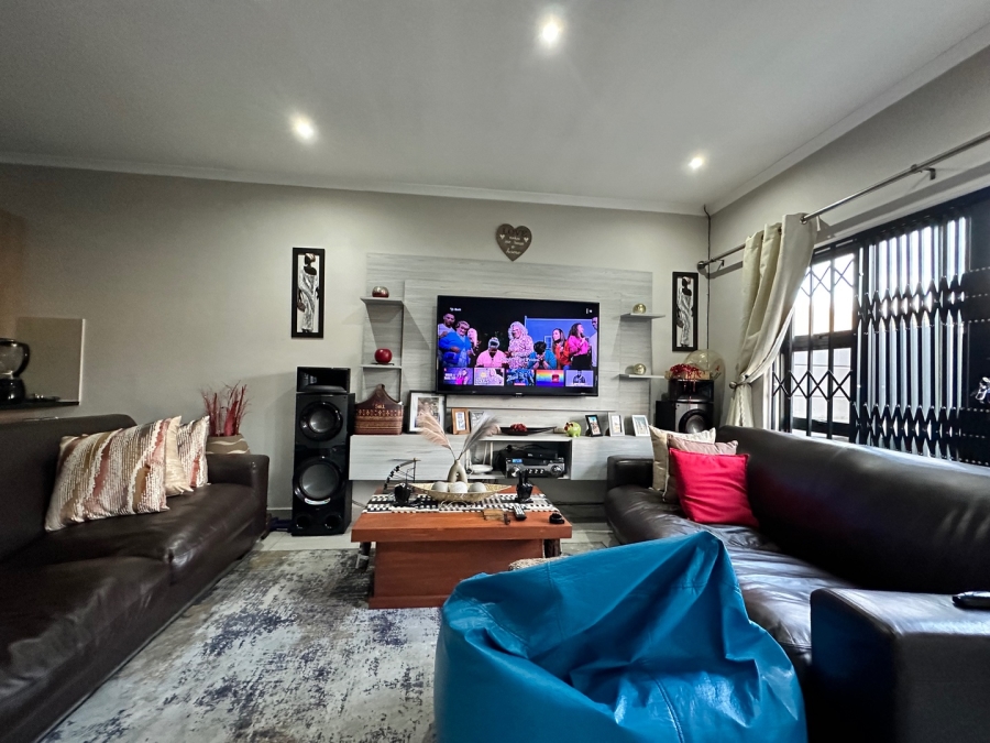3 Bedroom Property for Sale in Table View Western Cape